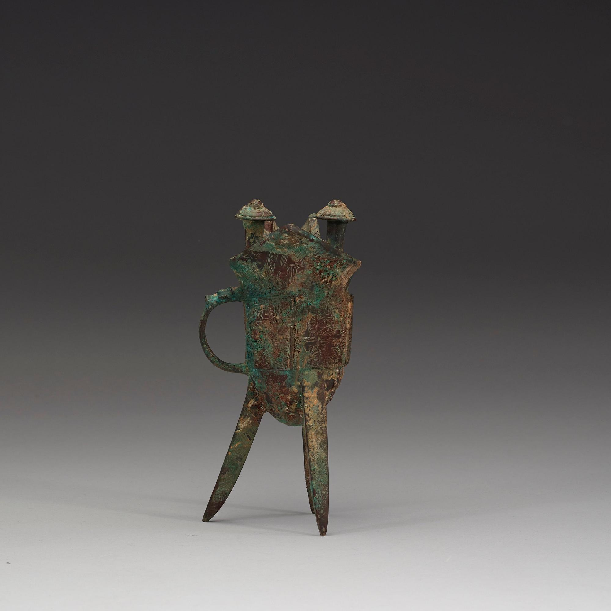 RITUELLT VINOFFERKÄRL (Jue), brons. Troligen Shang dynastin (1600-1046 f.Kr.).