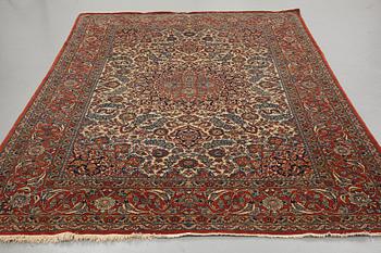 A carpet, semi-antique Esfahan, ca 310,5 x 200 cm.