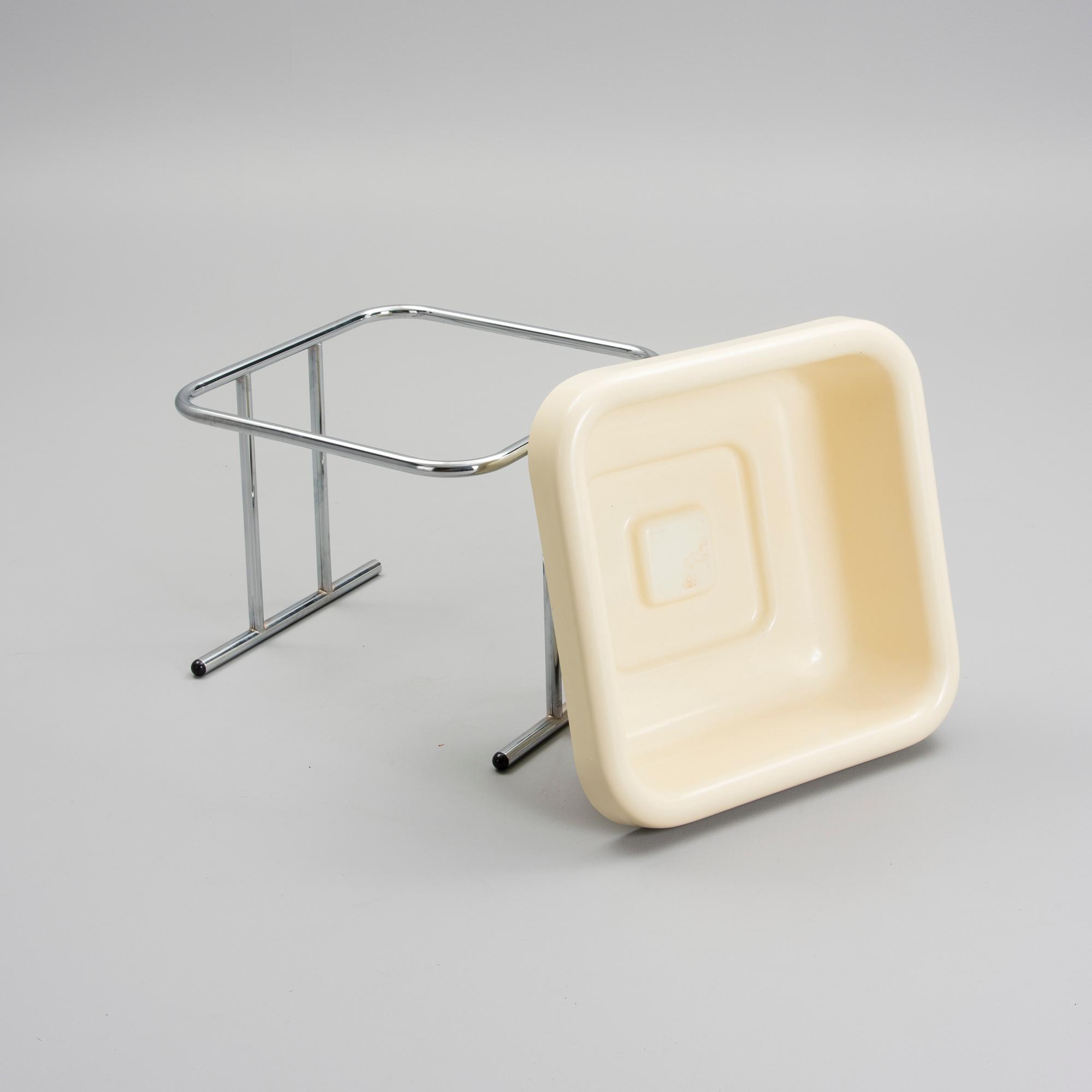 YRJÖ KUKKAPURO, Tidningsbord / Blombord, 1900-talets slut.