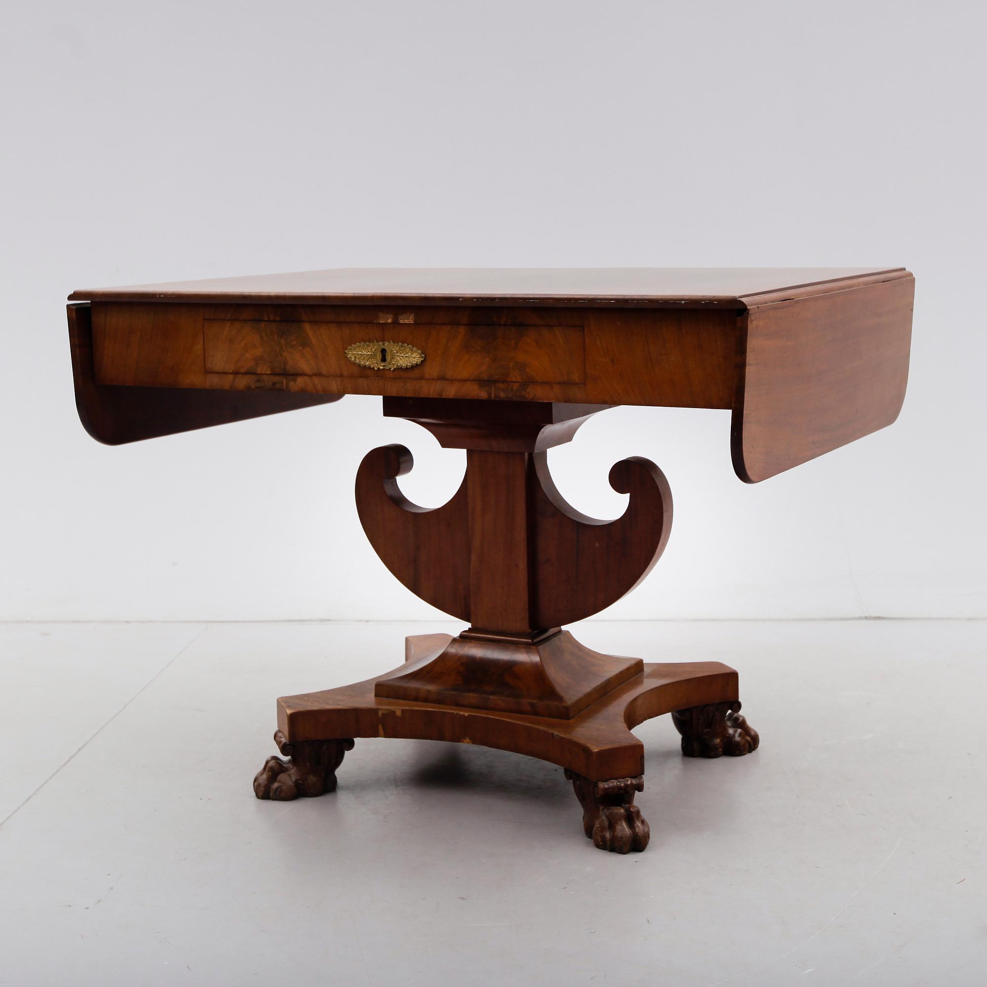 KLAFFBORD, empire, 1800-talets första hälft.