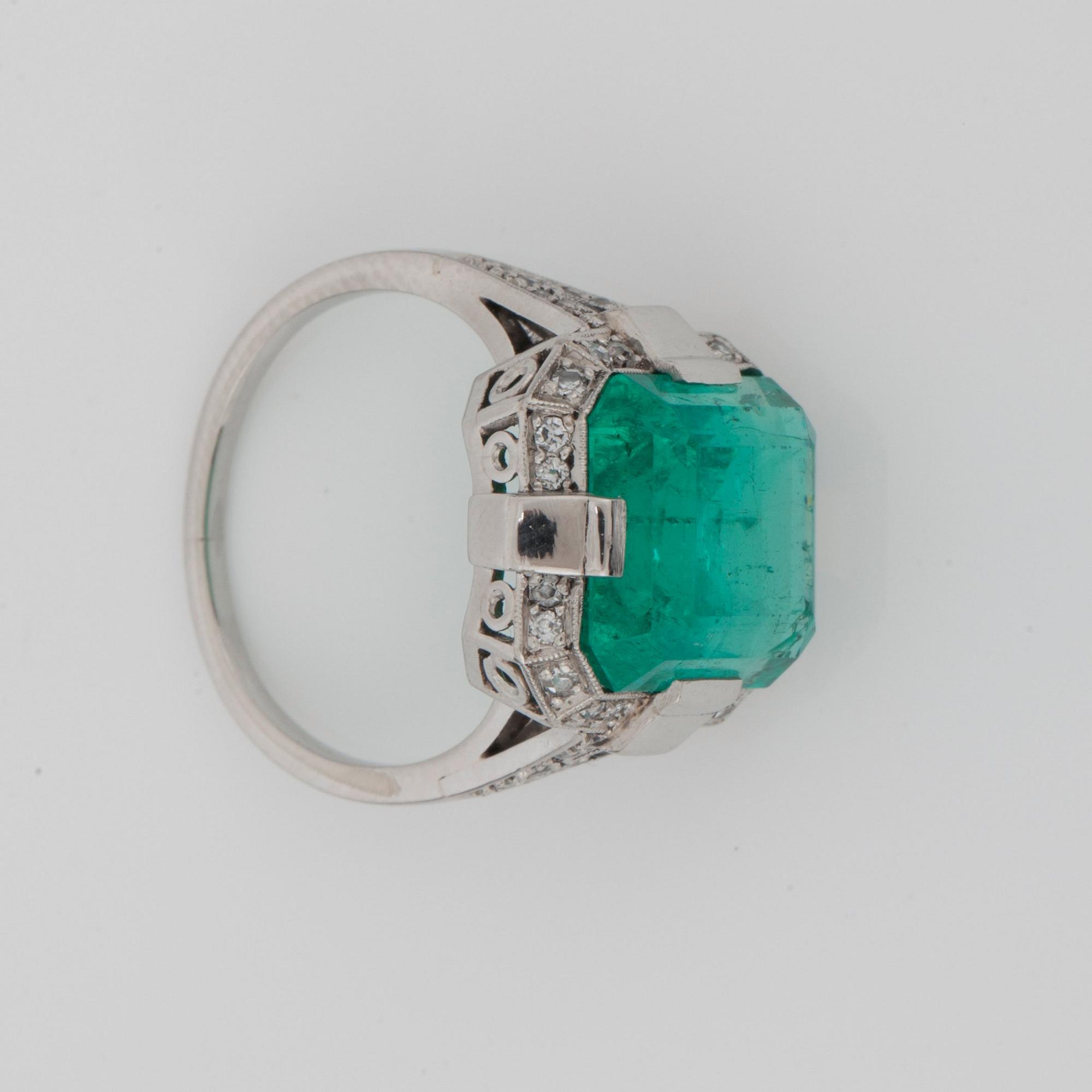 RING med colombiansk smaragd, ca 10.00 ct.