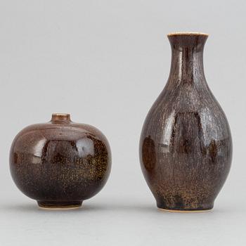 Lasse Östman, a set of four stoneware vases and two bowls.