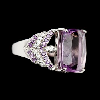 COCKTAILRING, silver, ametist ca 8.90 ct.