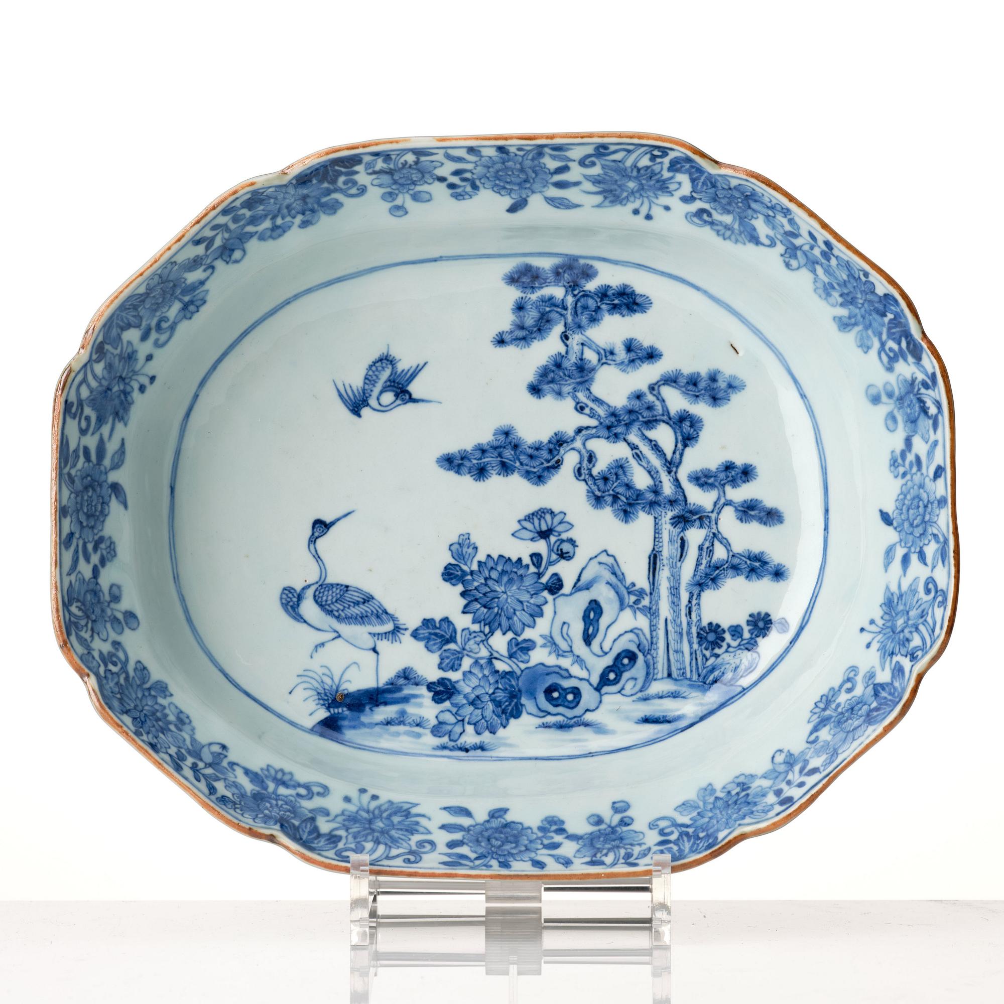 Saladierer, ett par, kompaniporslin. Qingdynastin, Qianlong (1736-95).
