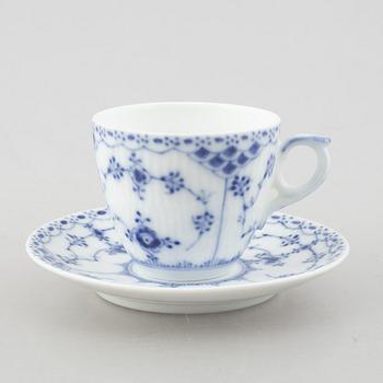 Servisdelar, 29 st, porslin, "Musselmalet", Royal Copenhagen, Danmark.