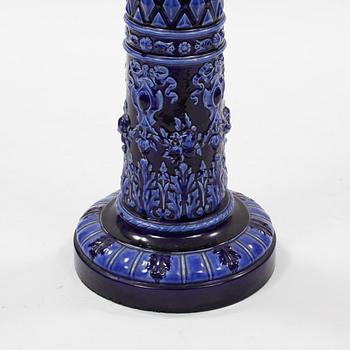 PIEDESTAL, majolika, Rörstrand, omkring sekelskiftet 1800/1900.
