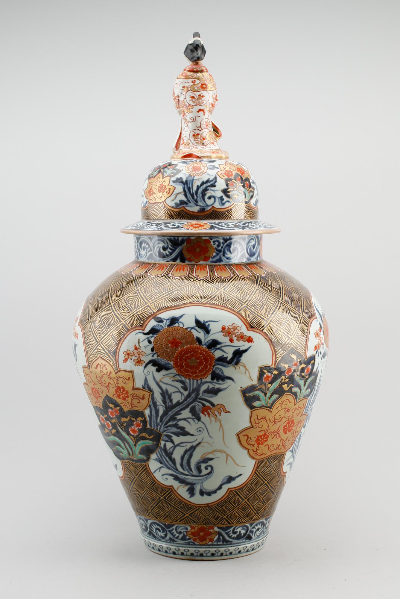 LOCKURNA, porslin, ostindisk 1700-/1800-tal.