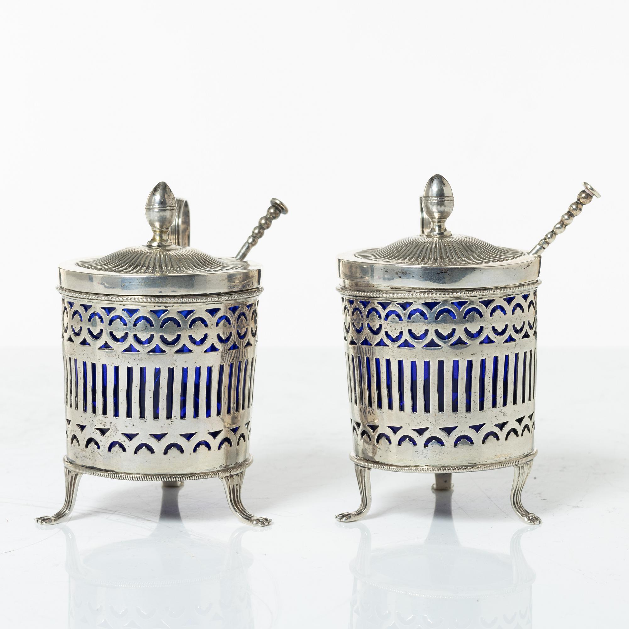 Adolf Zethelius, A Pair of Swedish silver mustard jugs, mark of Adolf Zethelius, Stockholm 1812.