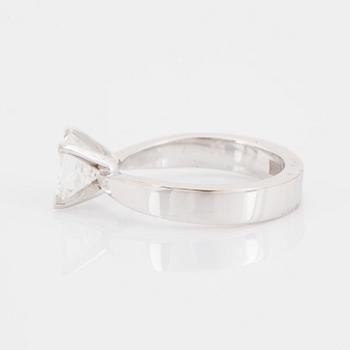 RING vitguld med princesslipad diamant 0.77 ct med certifikat.