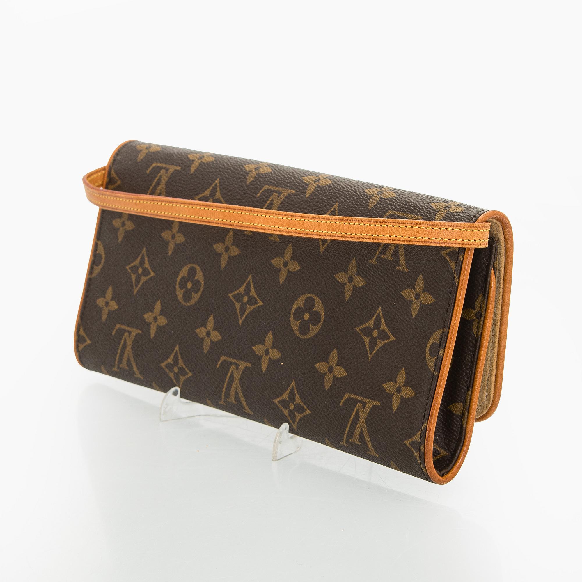 Louis Vuitton, a 'Pochette Twin GM' bag.