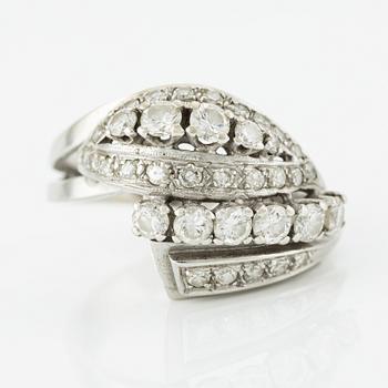 Ring in white gold with brilliant and octagon-cut diamonds.