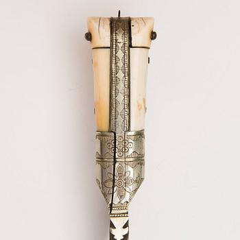 An Indo-persian Pesh-kabz dagger, 1800/1900s.