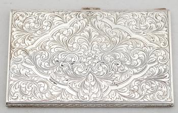 CIGARETTETUI, silver. Vikt ca 187 g.