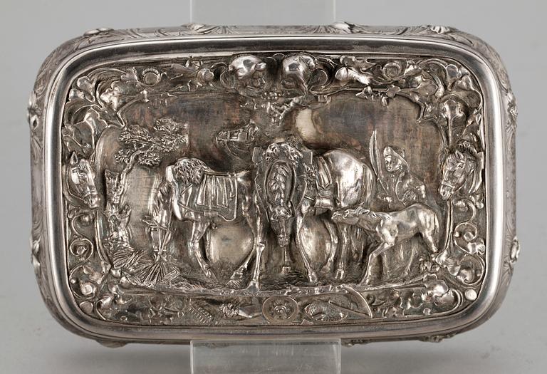 DOSA MED LOCK, silver, Christian Hammer, Stockholm 1867. Vikt 321g.