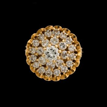 RING, 18 k guld med briljantslipade diamanter ca 2,00 ct. Vikt ca 10 g.