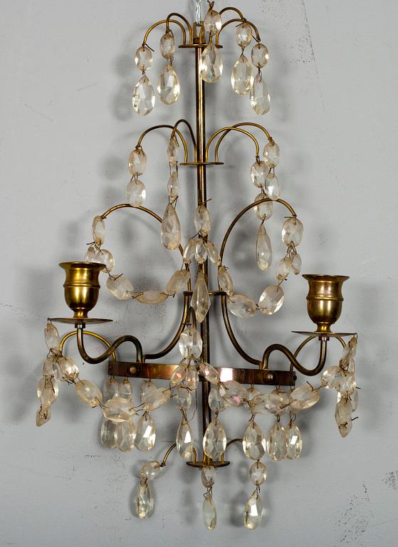 VÄGGAPPLIQUER, ett par, mässing och glas, gustaviansk stil, 1900-tal.