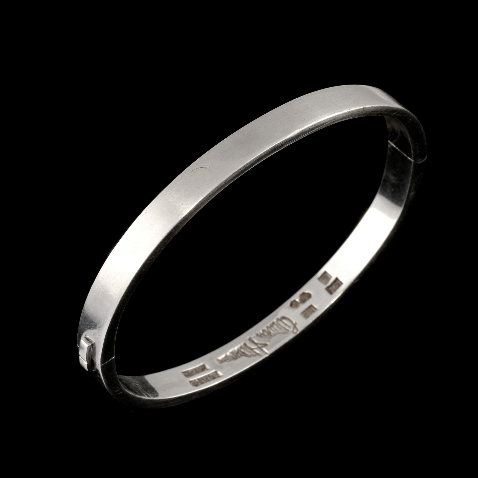 ARMRING, sterlingsilver, Wiwen Nilsson, Lund, 1963. Vikt 23 g.