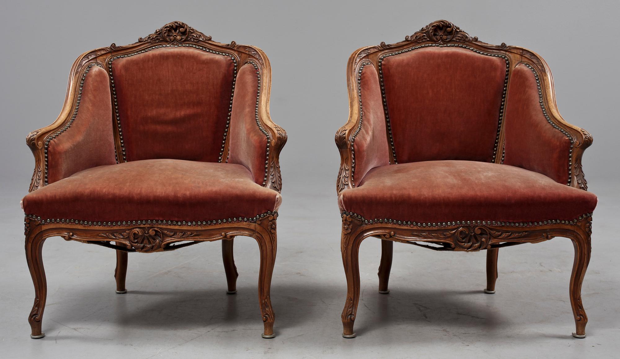 FÅTÖLJER, ett par, Louis XV-stil, omkring sekelskiftet 1900.