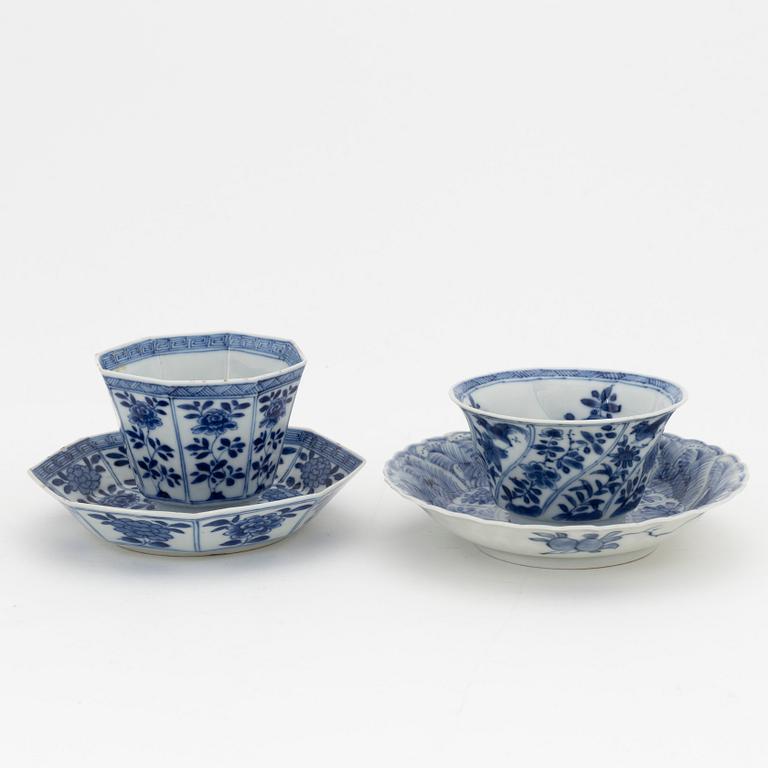 A group of seven Chinese blue and white cups with saucers, Qing dynasty, Kangxi (1622-1722).