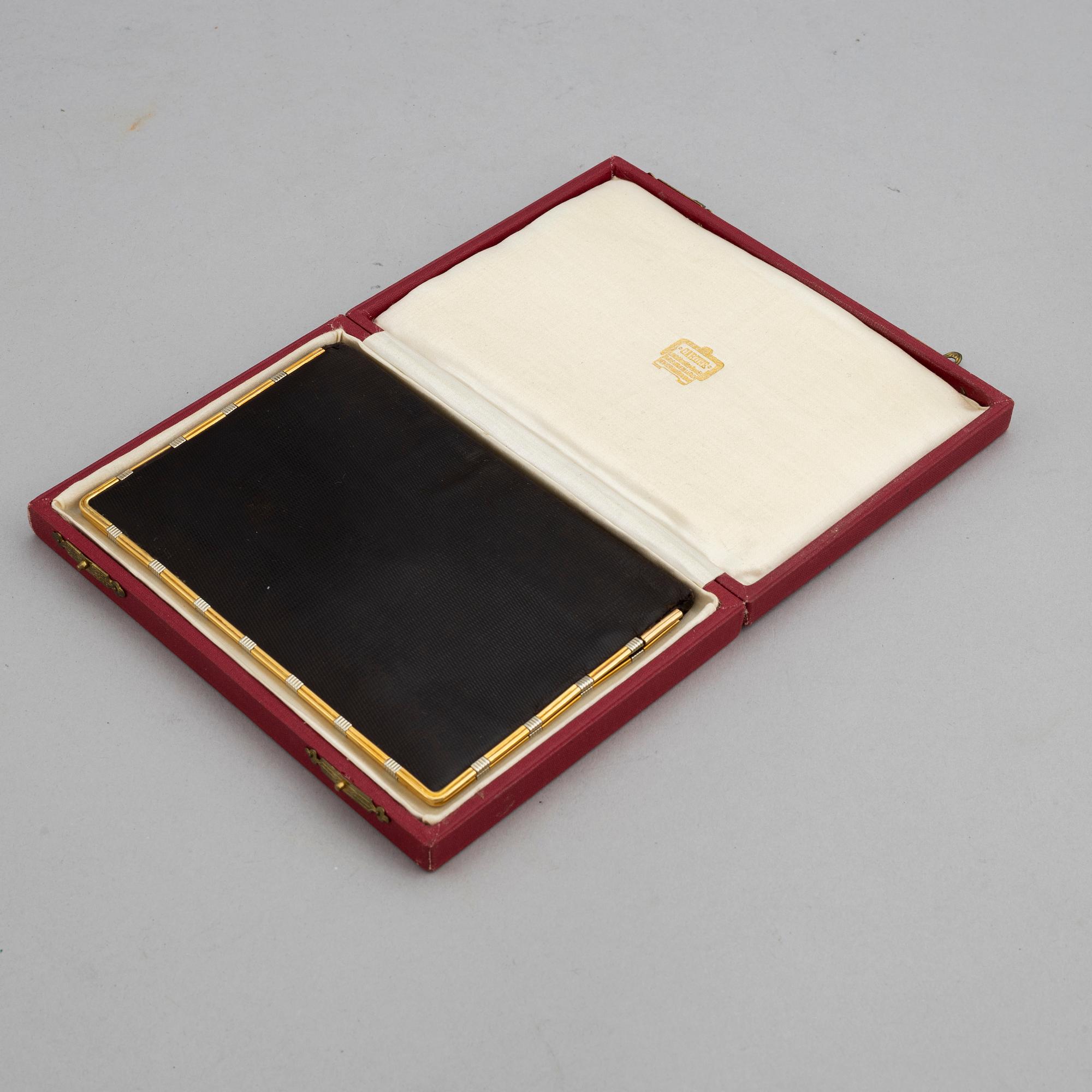 Cartier, troligen. Plånbok.