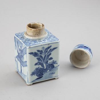 A group of three porcelain objects, Qing dynasty, 18th/19th century and Europe, 20th century.