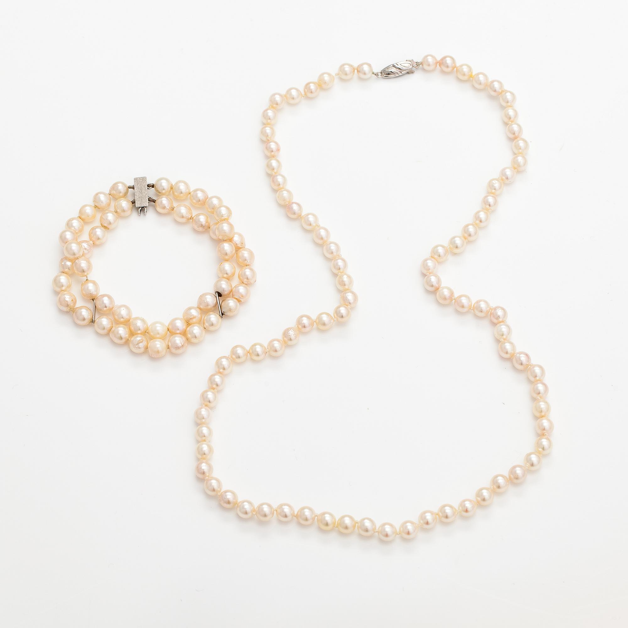 A pearl collier and two-strand pearl bracelet with cultured pearls and sterling silver.
