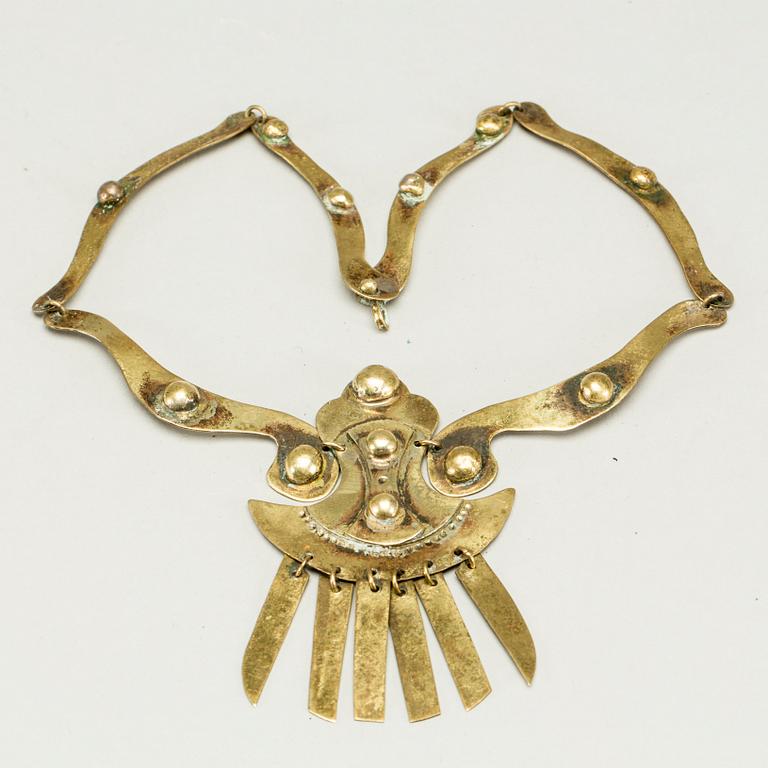 HALSSMYCKE, mässing, stämplat ST (Seppo Tamminen) Hand made Finland. 1960-tal.