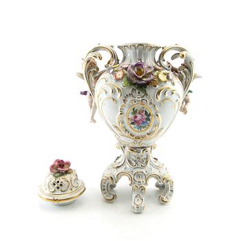 Potpurri-urna Rokokostil Tyskland 1900-talets första hälft porslin.