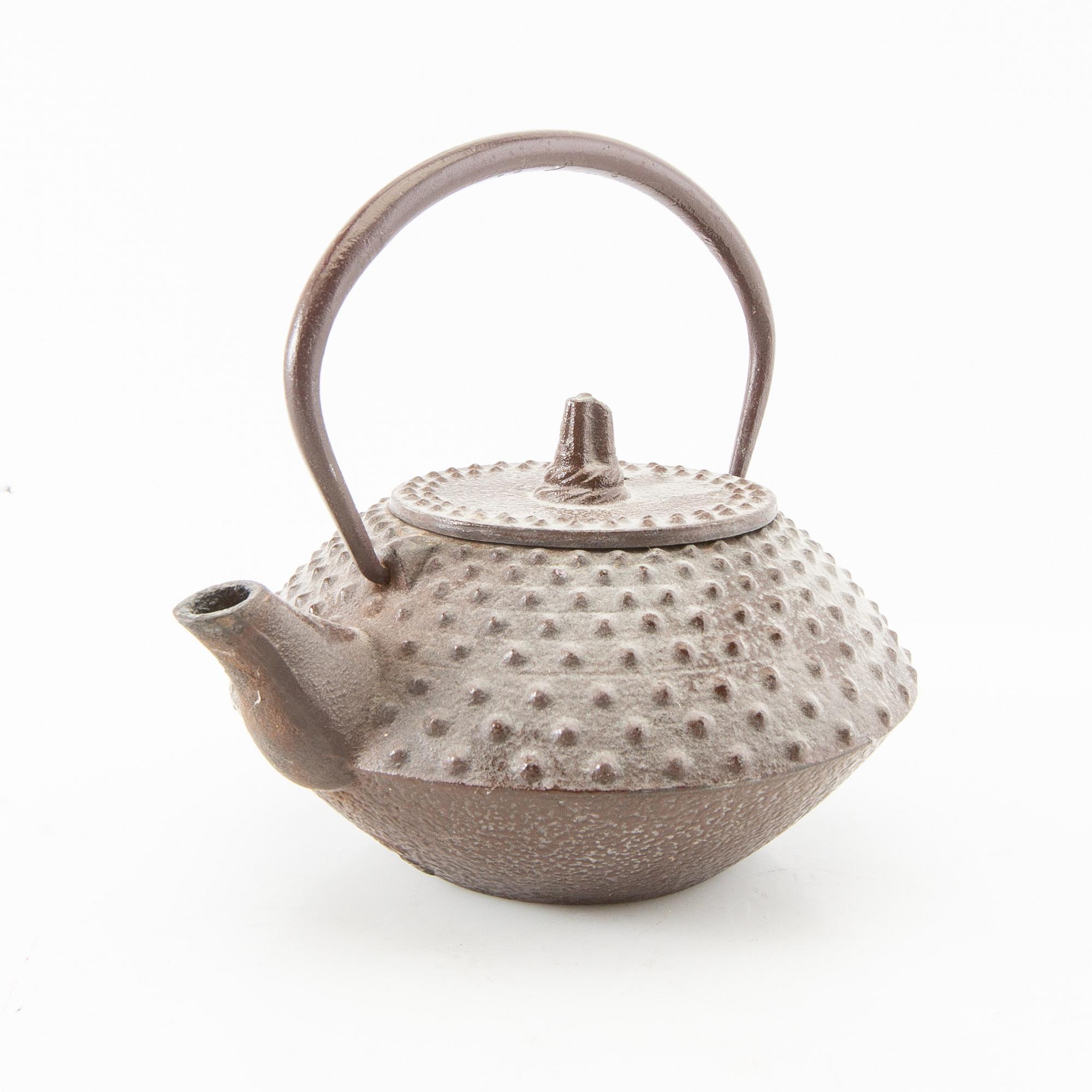 Teapot Japan 20th century iron.