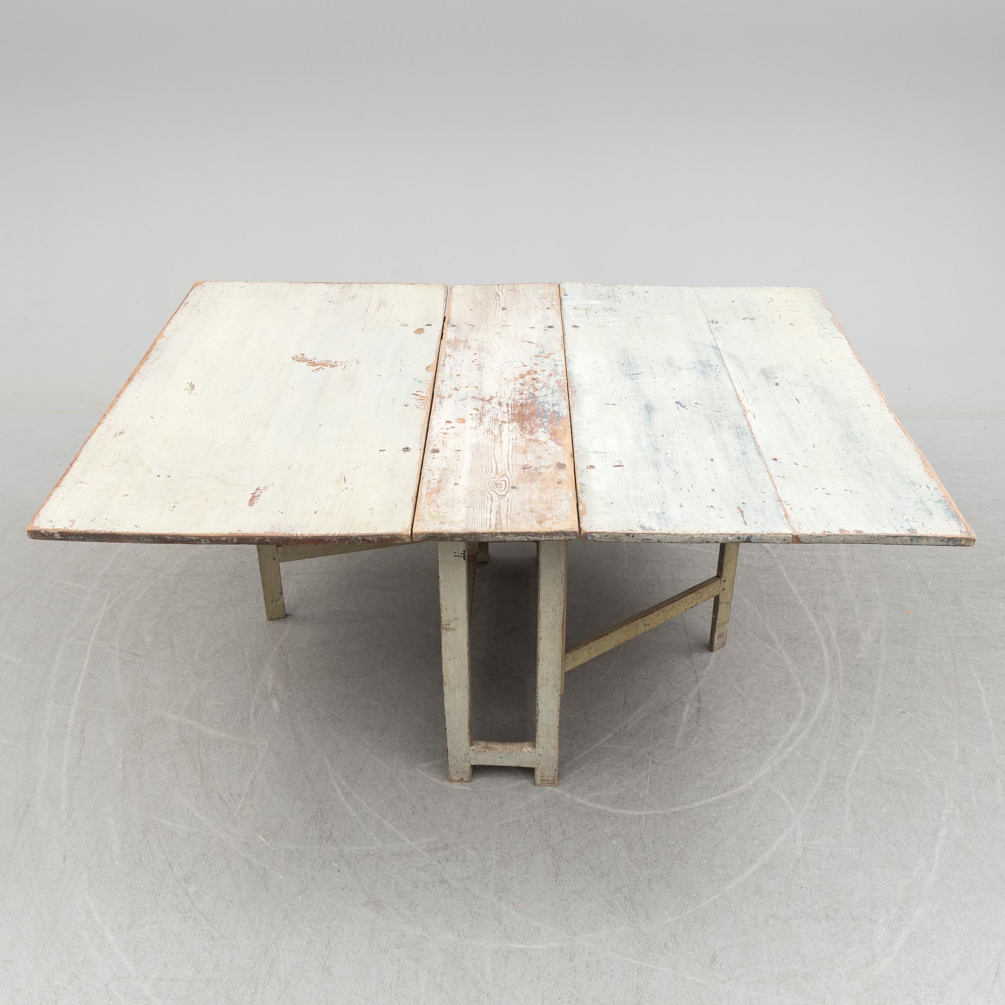 a gate-legged table from the first half of the 19th century.