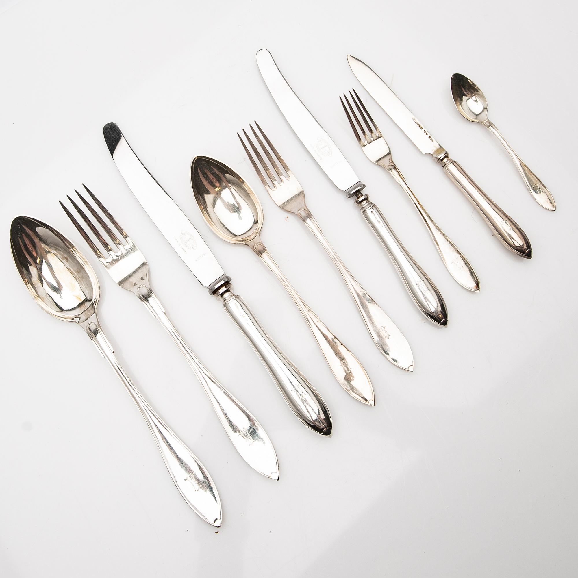 Silverbestick, 108 delar, "Svensk Spetsig", Axel Larsson, Helsingborg, 1900-talets första hälft.