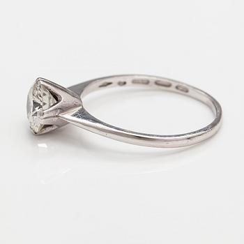 Ring, 18K vitguld, briljantslipad diamant ca 1.38 ct. A Tillander, Helsingfors 1974.