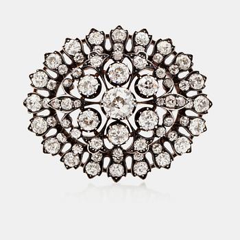 582. An old-cut diamond brooch, total carat weight 9.40 cts. Center diamond circa 1.10 cts.