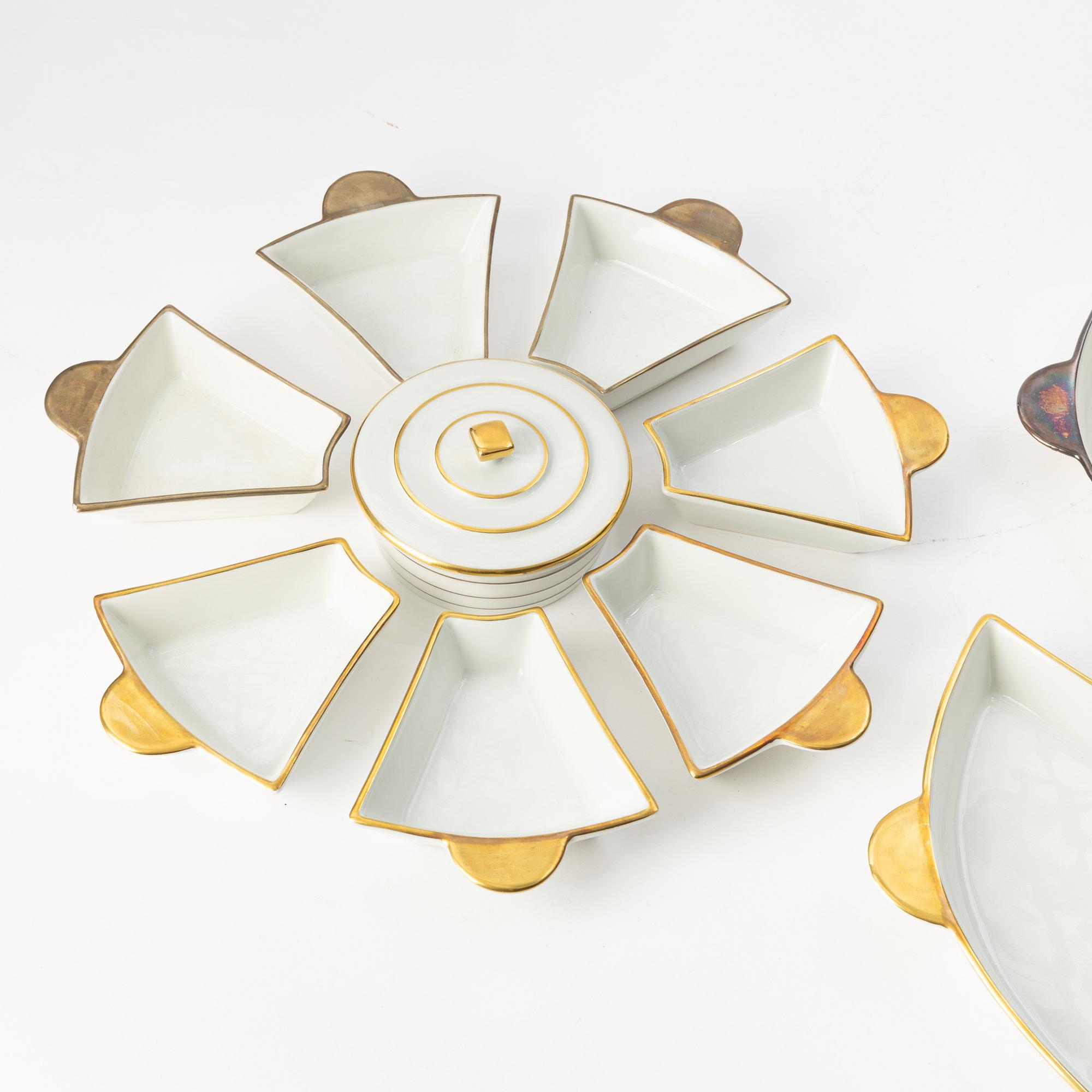 Edward Hald, a 19 pieces part porcelain cabaret, Karlskrona, Sweden 1930s.
