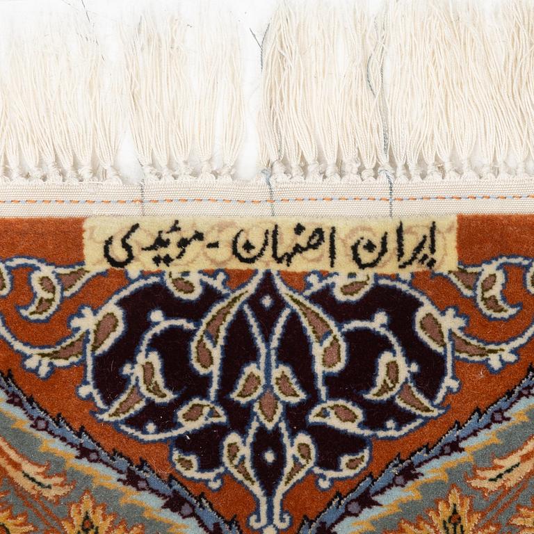 A part silk Isfahan rug, Central Persia (Iran), signed 163 x 108 cm.