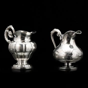 GRÄDDKANNOR, 2st, silver, Gustaf Möllenborg, Stockholm varav en 1840. Vikt ca274g.