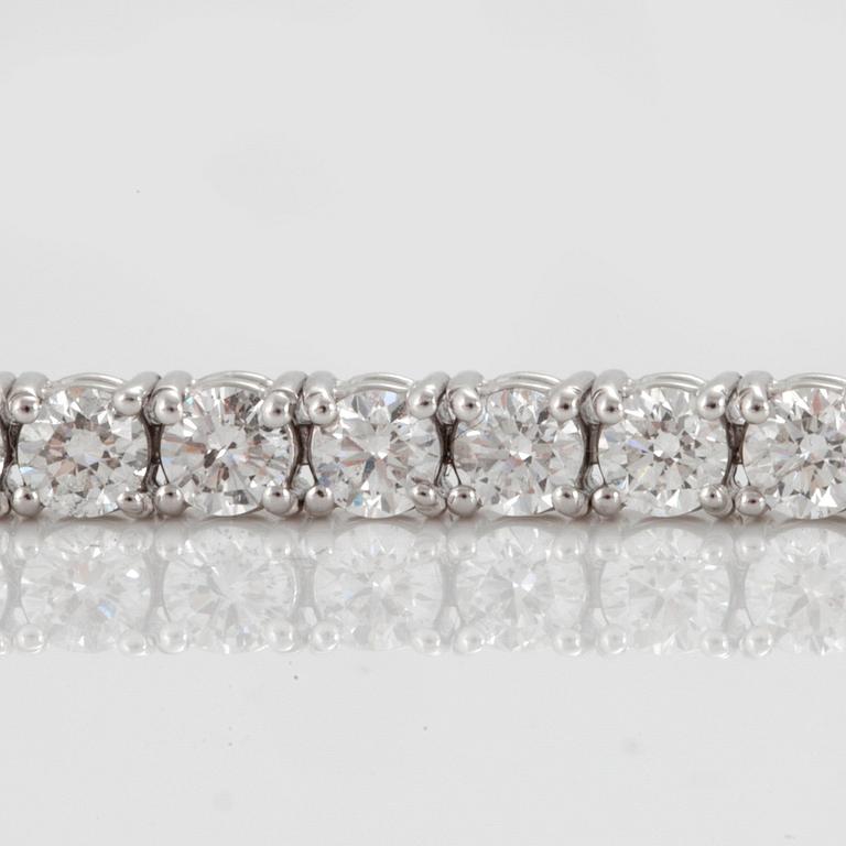 ARMBAND med 44 briljantslipade diamanter totalt ca 7.73 ct. Kvalitet ca G-H/VS-SI.