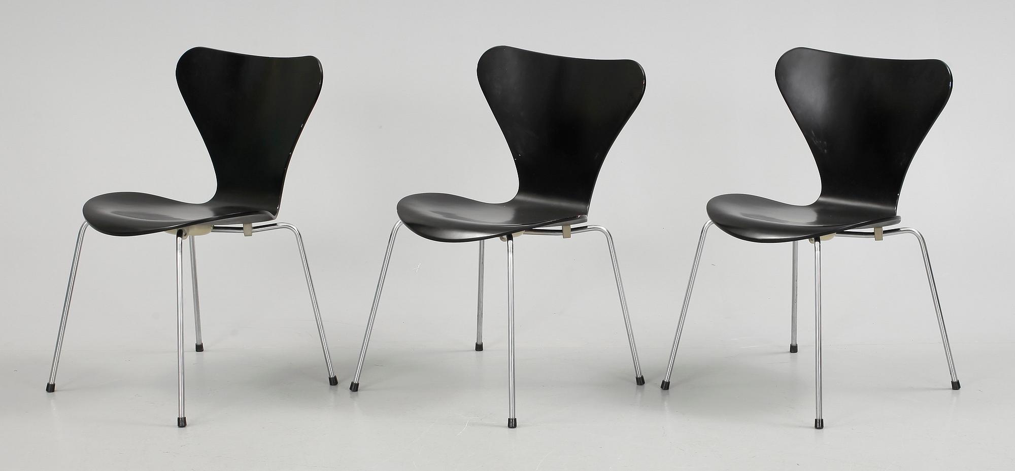 STOLAR, 3 st, "Sjuan" Arne Jacobsen för Fritz Hansen, Danmark.