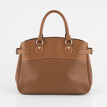 Louis Vuitton, Epi leather 'Passy GM' Bag.
