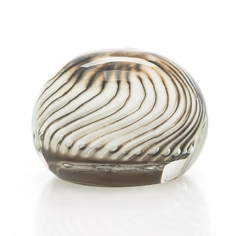 Oiva Toikka, a glass paper weight, / sculpture. signed Oiva Toikka Nuutajärvi Notsjö.