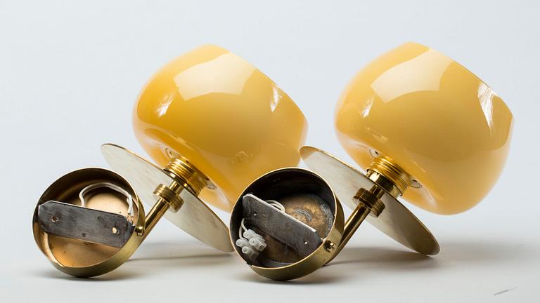 VÄGGLAMPOR, ett par, Taito, modell 9448, 1900-tal.