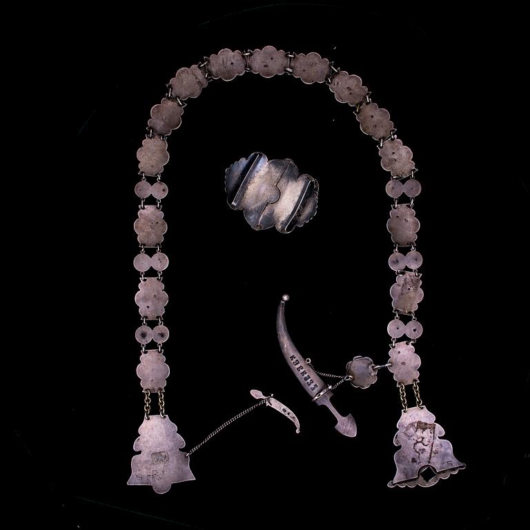 BÄLTE OCH BÄLTESPÄNNE, silver och niello, Ryssland, Kaukasus ca 1900.