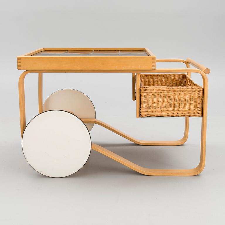 ALVAR AALTO, tarjoiluvaunu, malli 900, Artek 1960-luku.