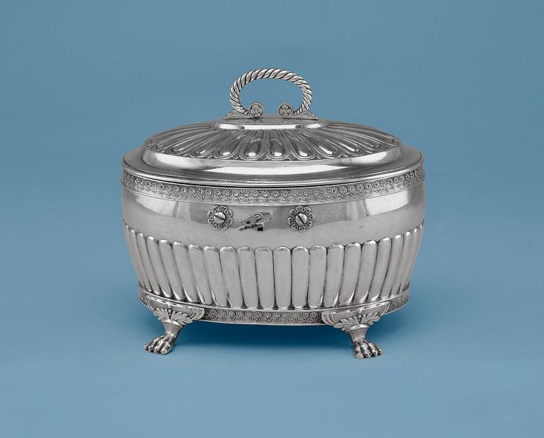 SOKERILIPAS, hopeaa. Gustaf Folcker Tukholma 1833. Paino 682 g.