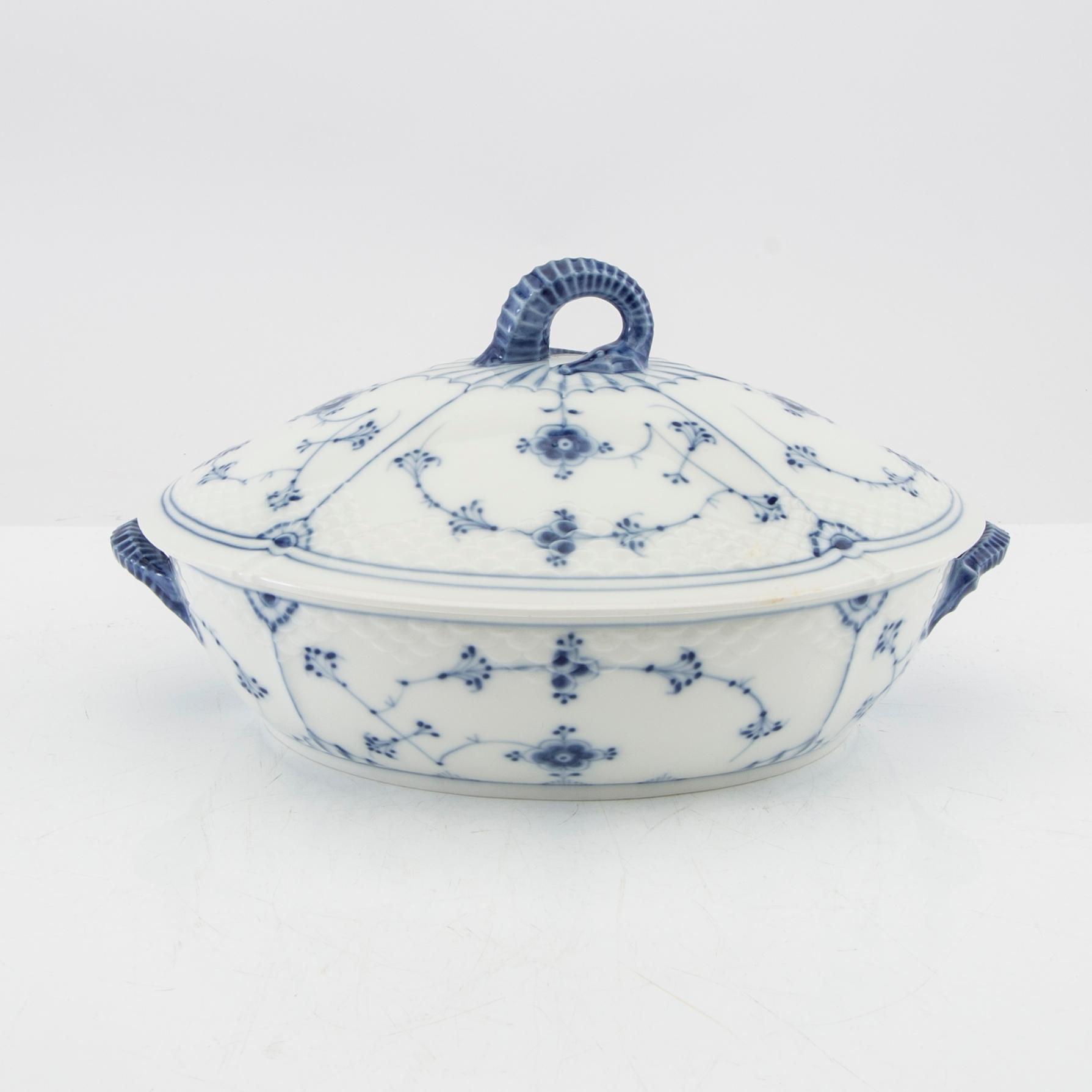 Servis ca 57 dlr "Musselmalet" Royal Copenhagen och Bing & Grondahl Danmark porslin.