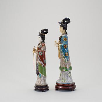 FIGURINER, 2 st, cloissonné, Kina, 1900-tal.