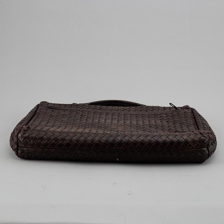 BOTTEGA VENETA, a lether briefcase.