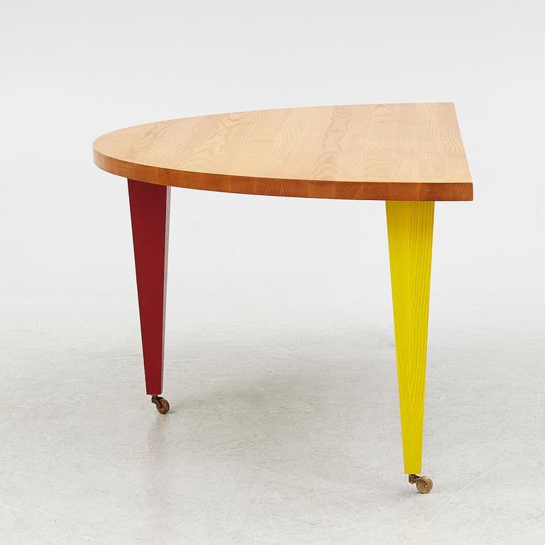 Jonas Bohlin, coffee table, from the "Obelisk" series, Källemo. The model was designed in 1991.