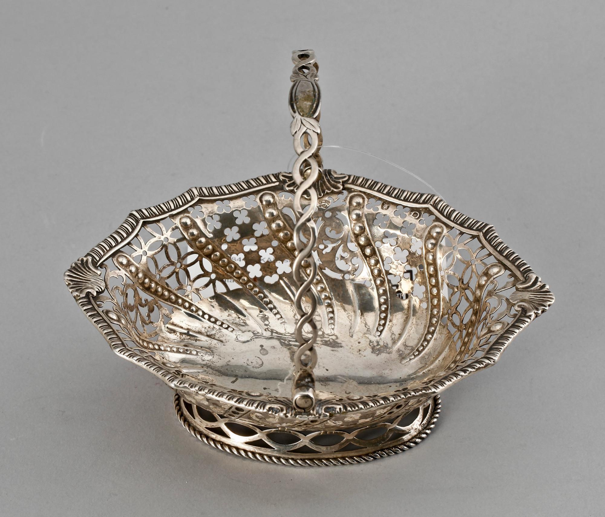 SKÅL, silver, London, 1769. Vikt 173g.
