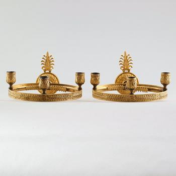 VÄGGAPPLIQUER, 1 par, förgylld brons, empire, 1800-talets första hälft.
